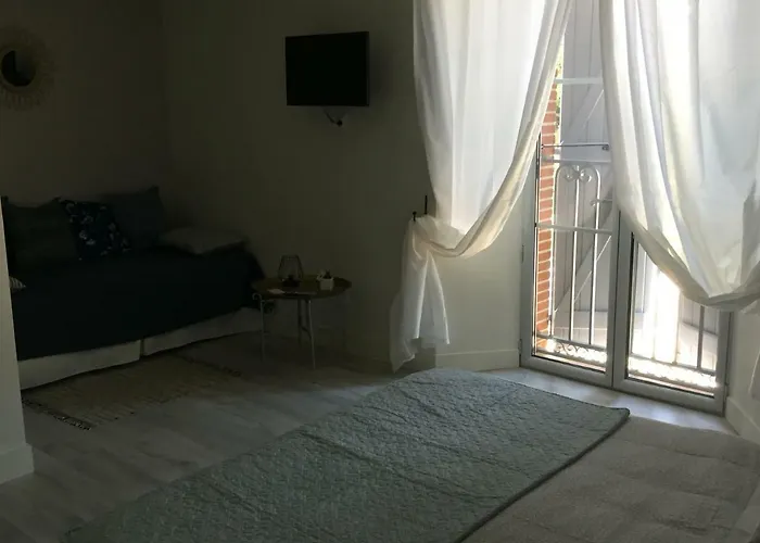 Domaine En Castanet Oda ve Kahvaltı