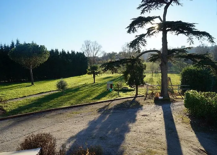 Domaine En Castanet فندق مبيت وإفطار